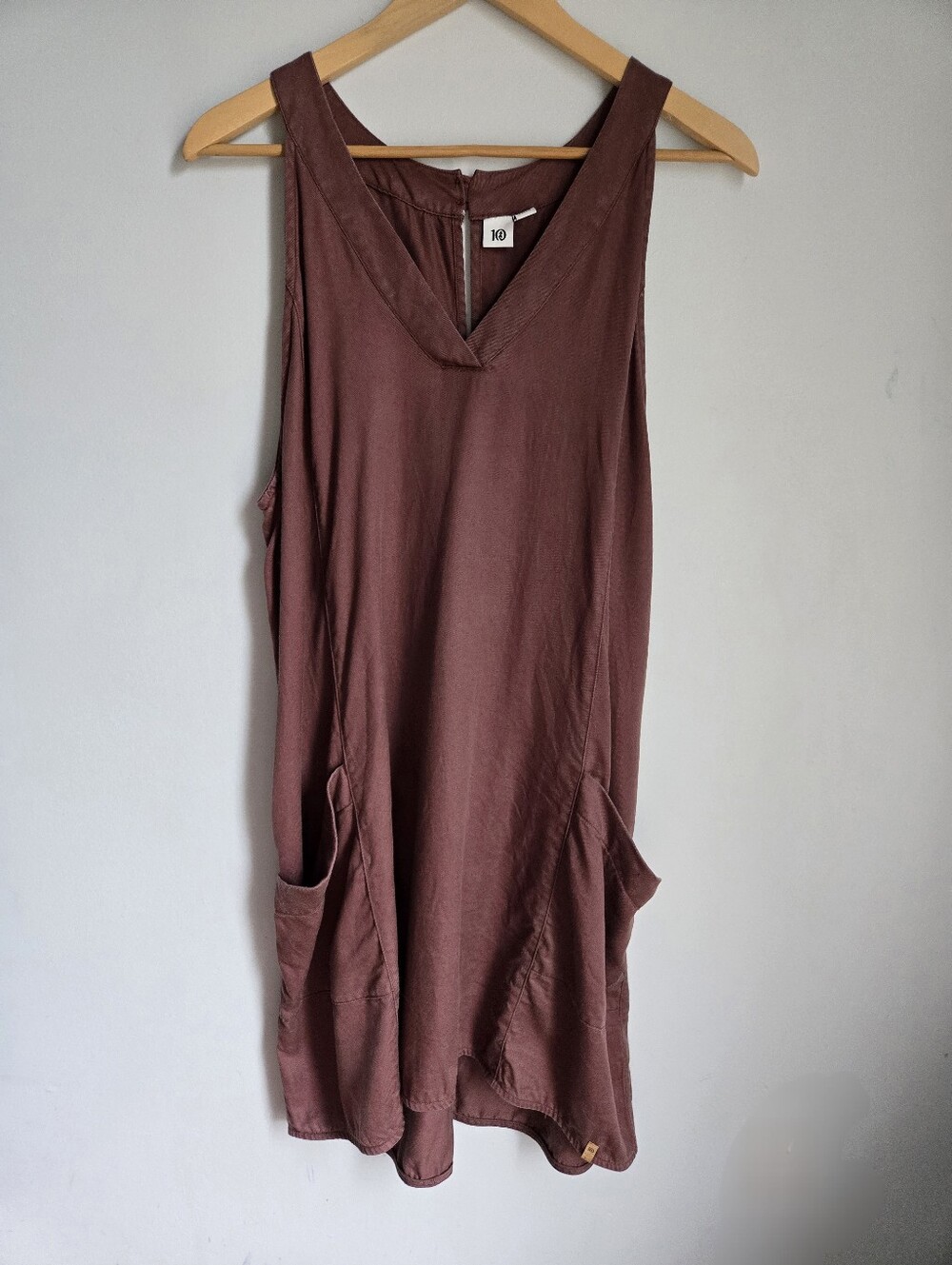 TENTREE Sleeveless V-Neck Pocket Dress in Dusty Maroon Mauve